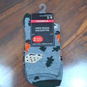 Women's Socks two pairs crew campfire S'mores Pine tree and gray striped Sz 5-9